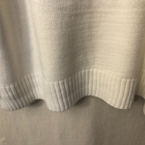 New DKNY Sweater: Size XL - Picture 5 of 10